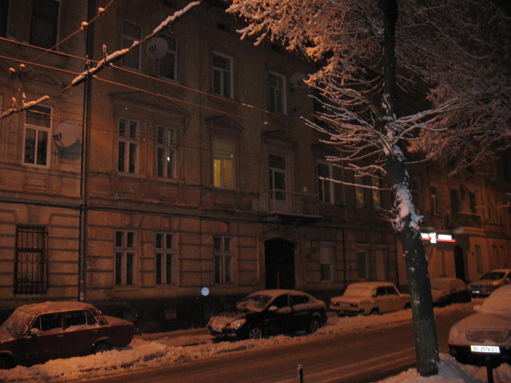 Flat On Sheptytskykh Apartment Lviv Exterior photo