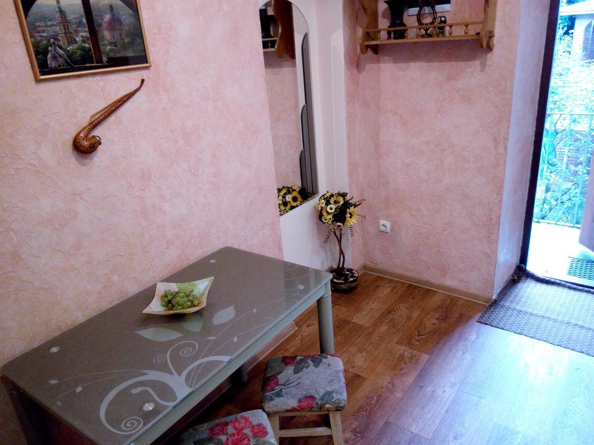 Flat On Sheptytskykh Apartment Lviv Exterior photo