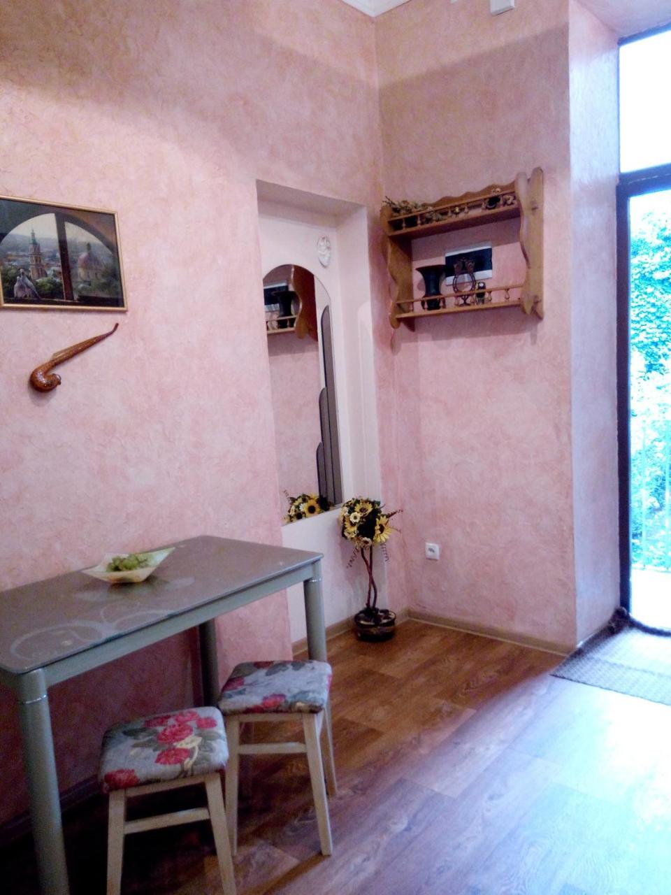 Flat On Sheptytskykh Apartment Lviv Exterior photo