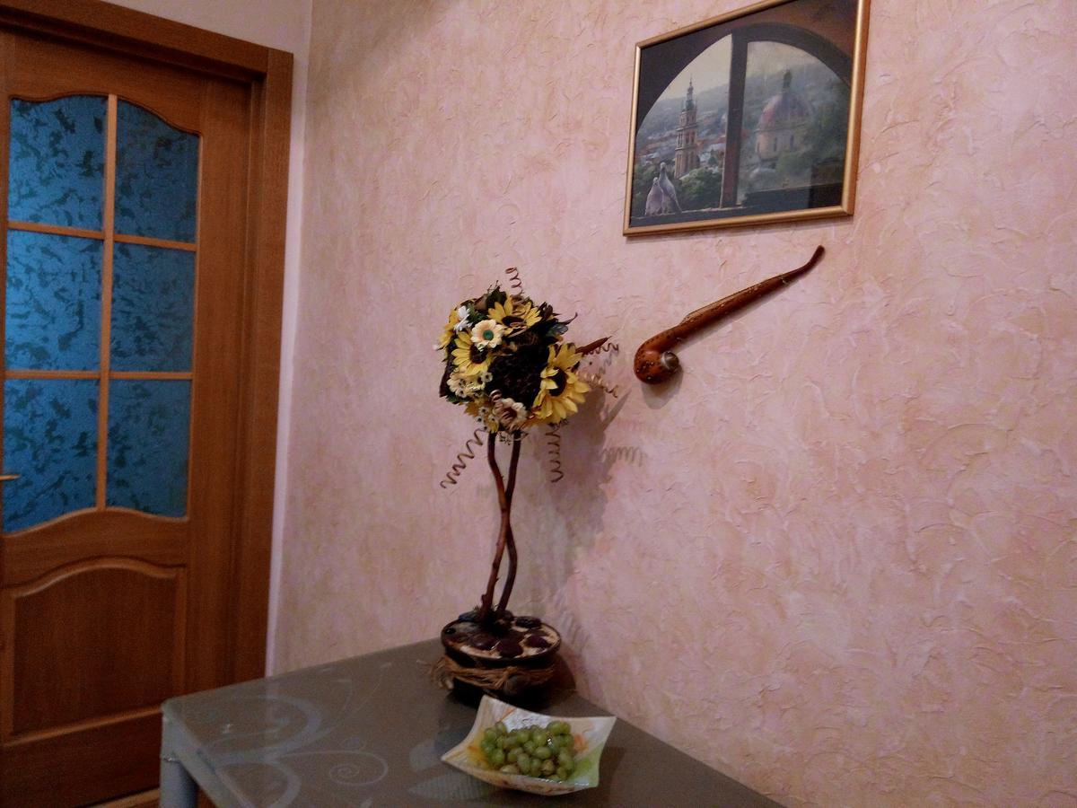 Flat On Sheptytskykh Apartment Lviv Exterior photo